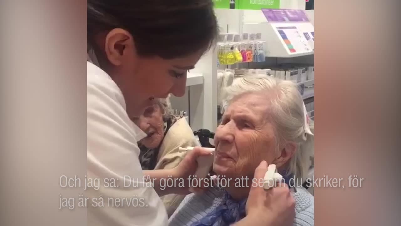 98-åringarna Inga-Lill och Eleonora tar hål i öronen