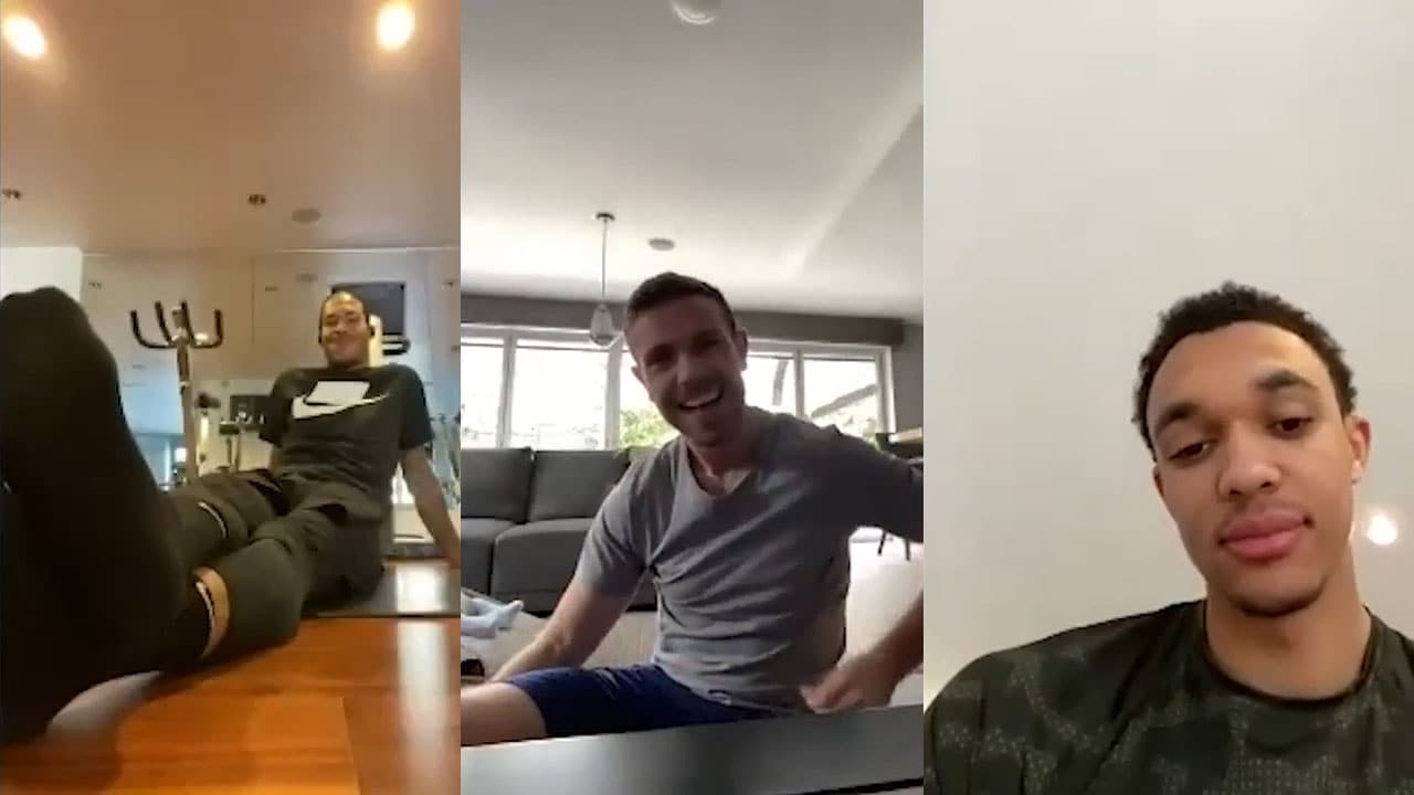 Liverpoolspelarna checkar in från yogasessionen