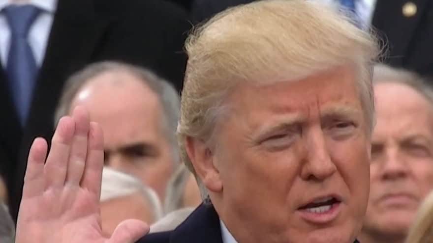 Se Trumps skruvade installation – omdubbad