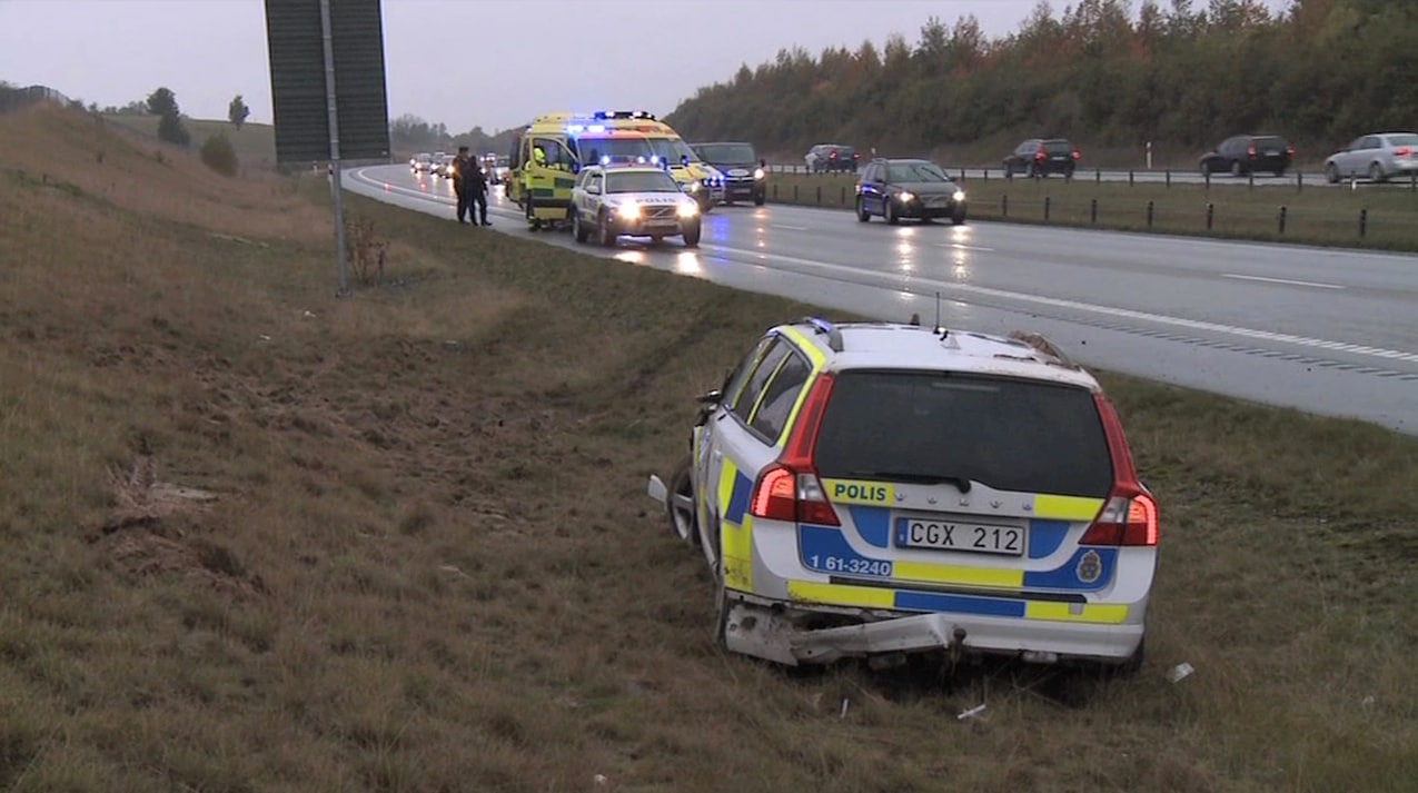 Polisbil voltade efter vild jakt