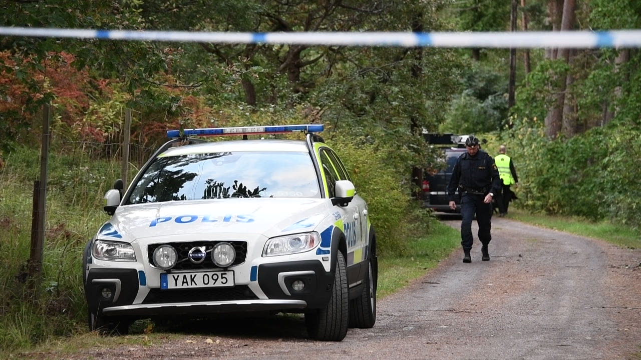 Man död efter att ha hittats skadad i bagageutrymme