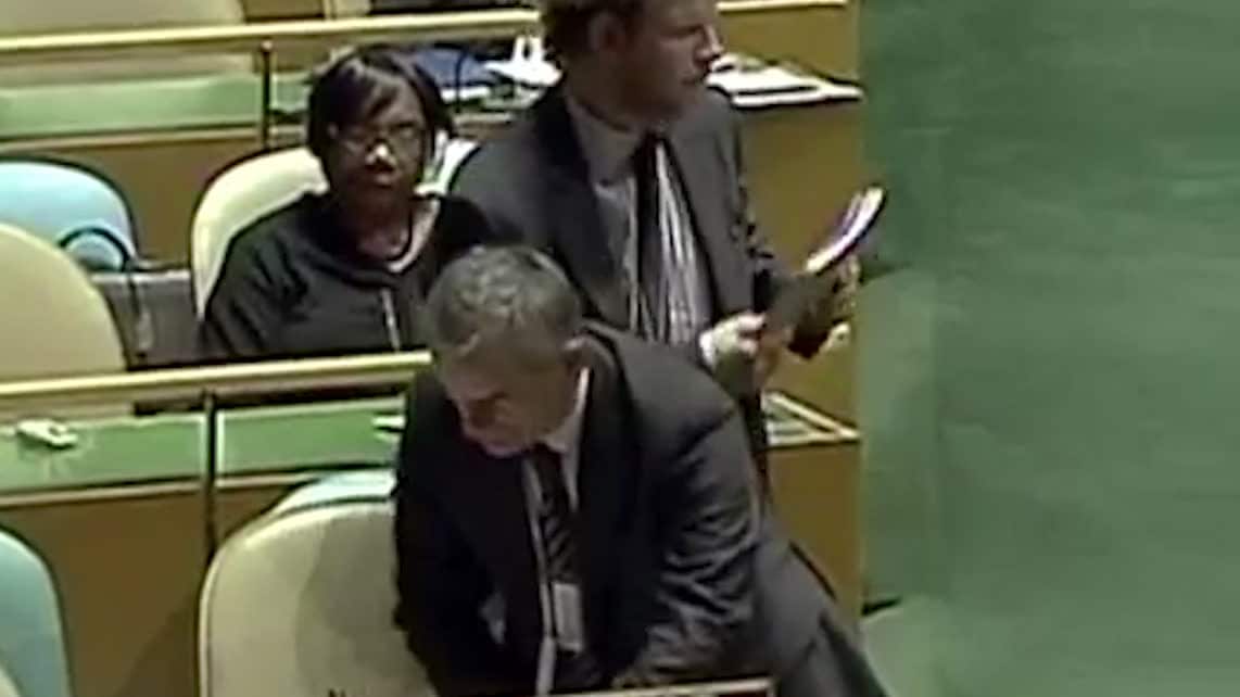 Kallar presidenten djävulen och lämnar i protest