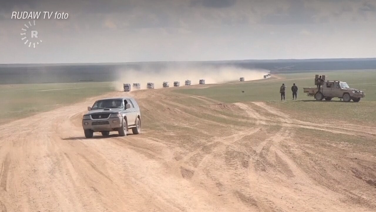 Civila flyr inför IS-sista strid