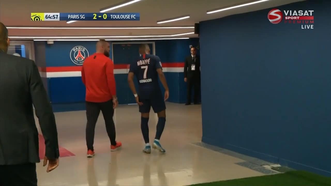 Oroväckande bilder på Mbappé