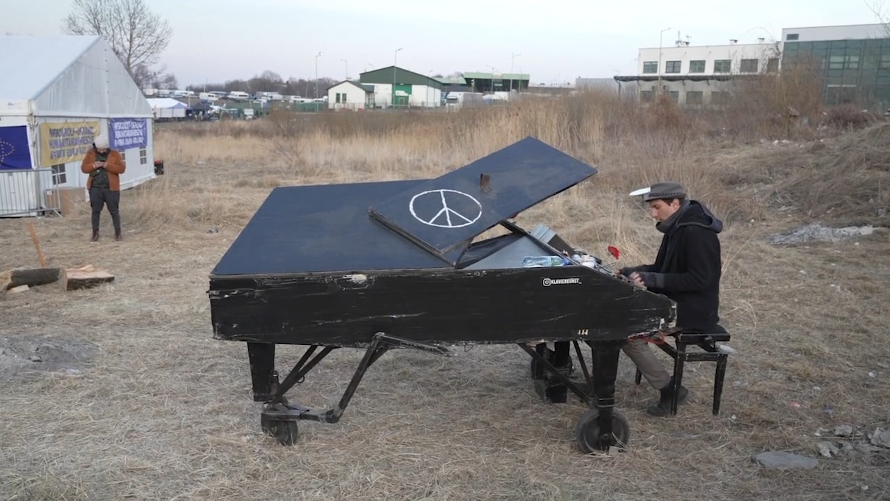 VM-resan del 2: På gränsen mellan krig och frihet