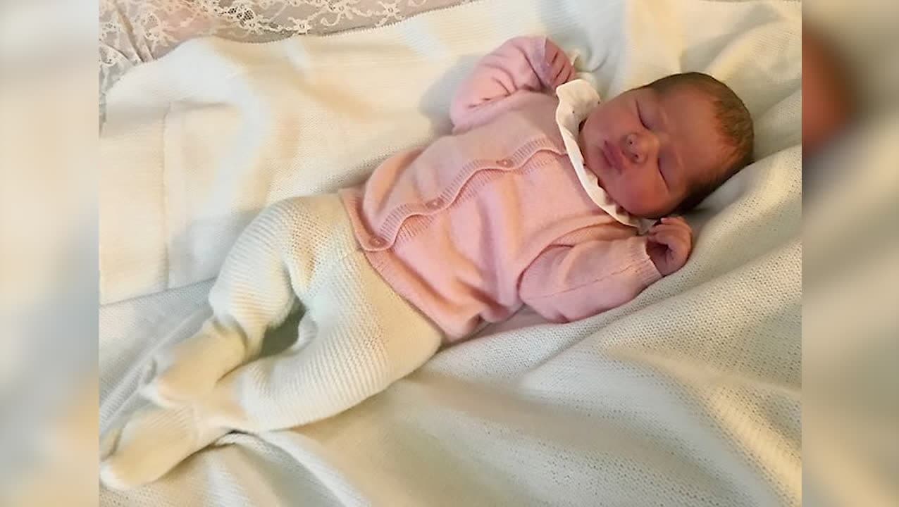 Här är första bilden på prinsessparets dotter