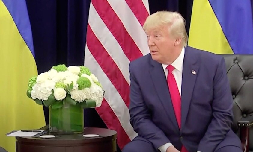 Donald Trump vill träffa visselblåsaren