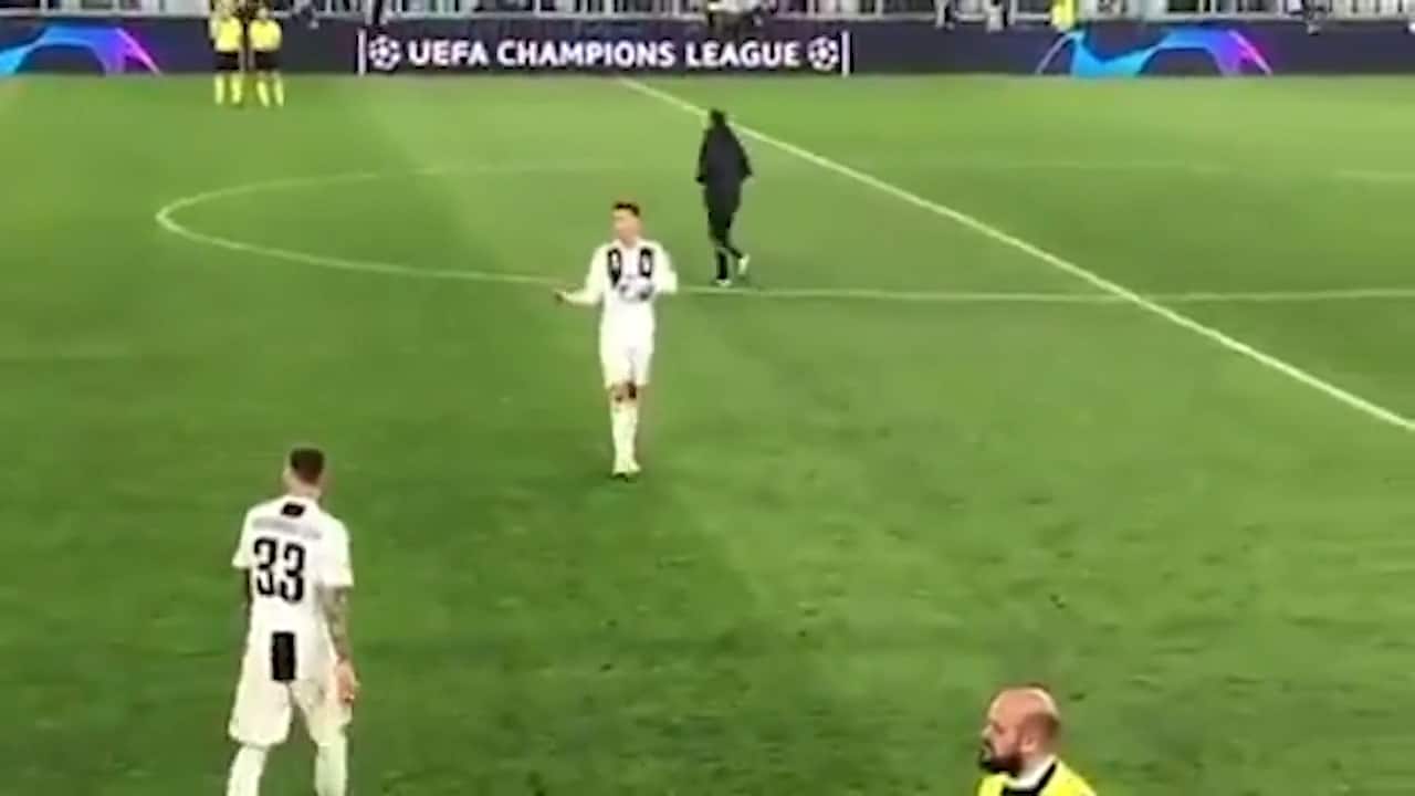 Ronaldos uppmärksammade gest – efter Juventus uttåg