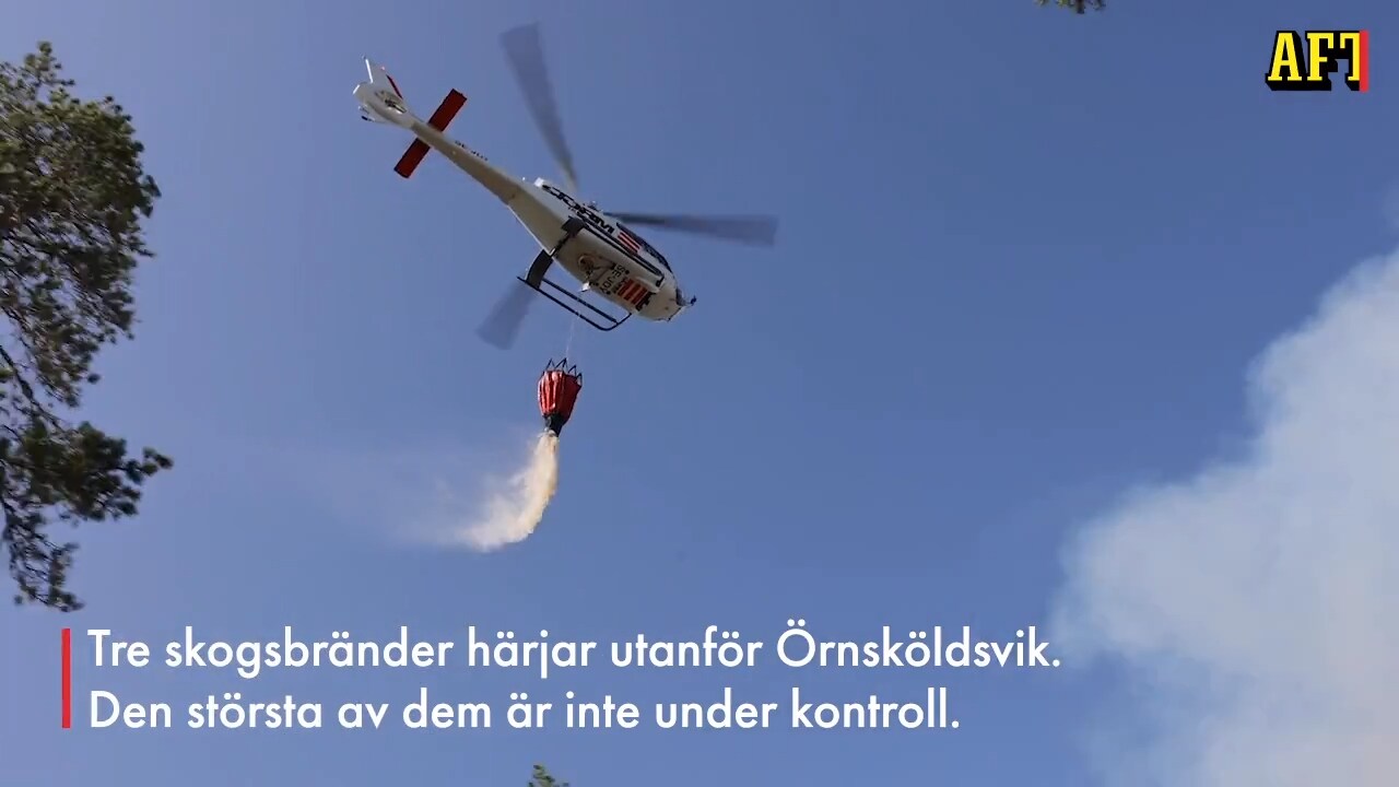 Här vattenbombar helikoptrarna branden