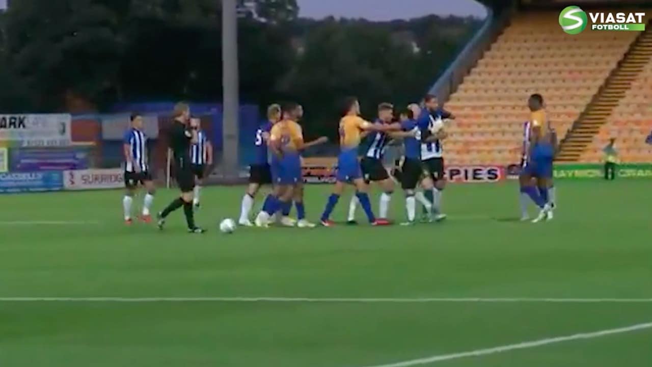 Här urartar träningsmatchen