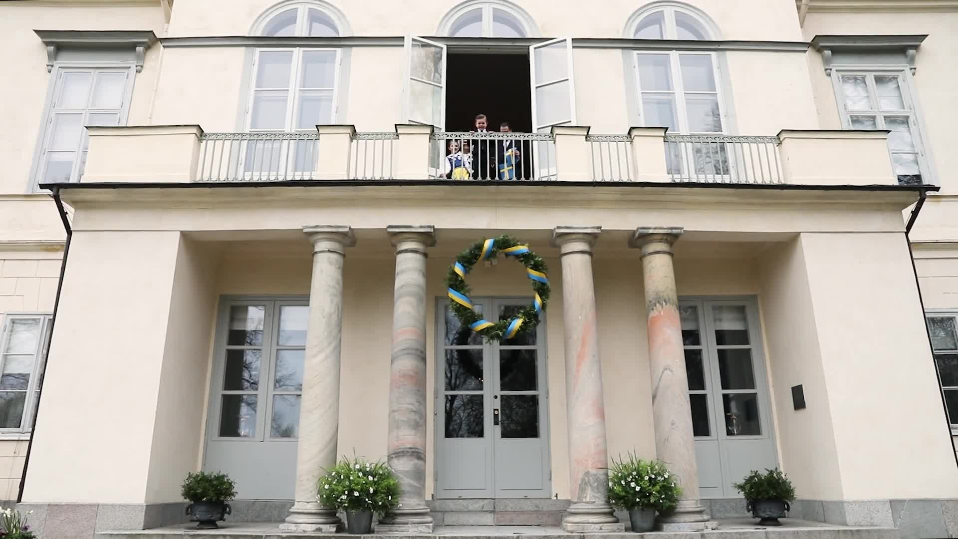 Här önskar kronprinsessfamiljen glad nationaldag