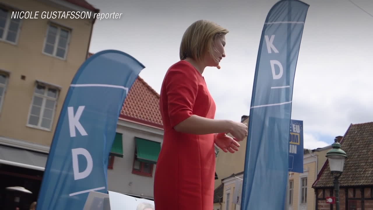 Här spelar KD ”Sweet Home Alabama” innan Ebba Busch Thors tal