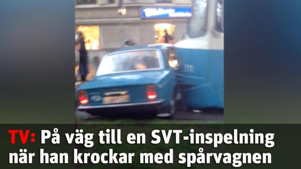 På väg till SVT-inspelning när han krockar med spårvagnen