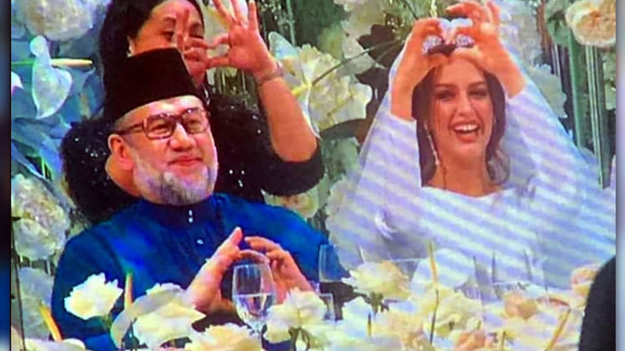 Kungen har abdikerat – för att gifta sig med skönhetsdrottning