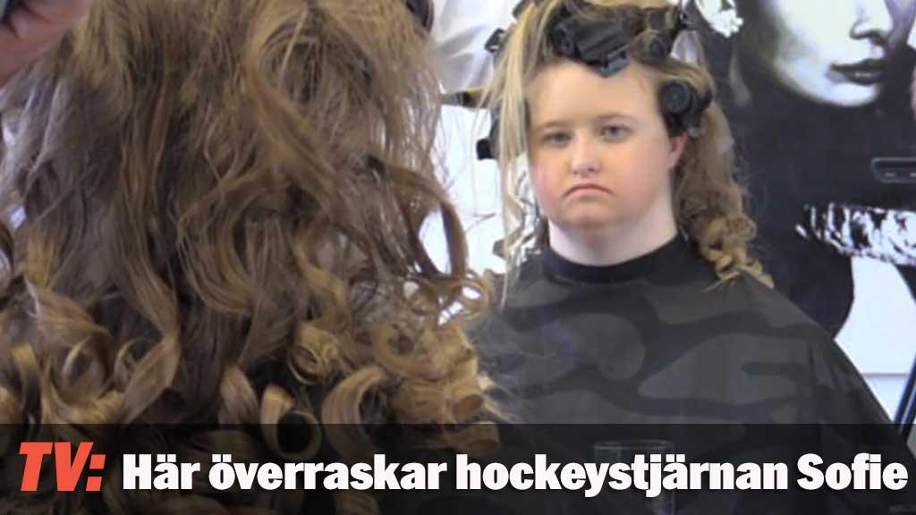 Här överraskar hockeystjärnan Sofie