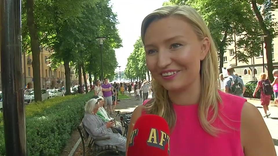 Ebba Busch Thor första KD-ledaren i Pridetåget