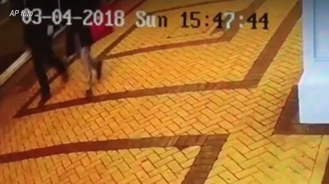 Brittisk polis söker par efter giftattack