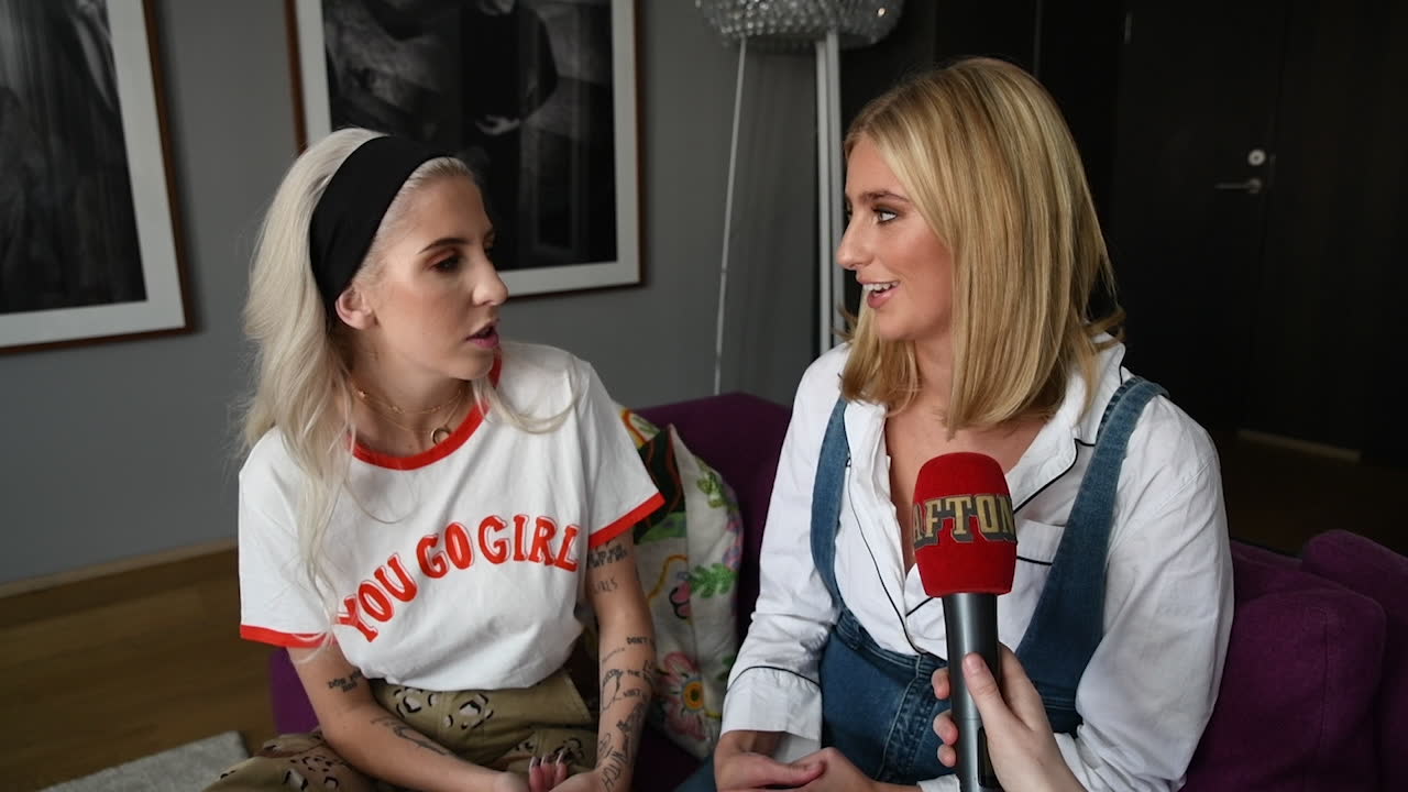 Penny & Peg Parnevik avslöjar - pojkvännerna dyker upp i nya "Parneviks"