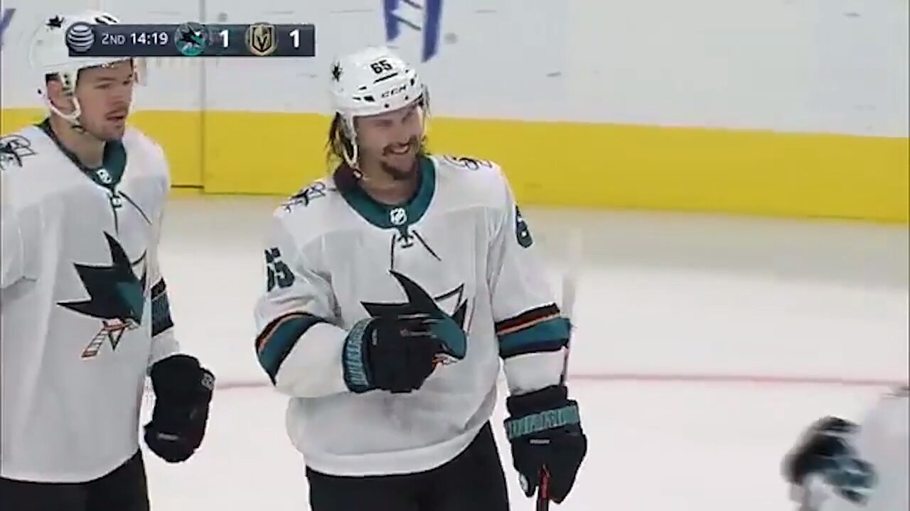 Se Karlssons första mål i San Jose Sharks