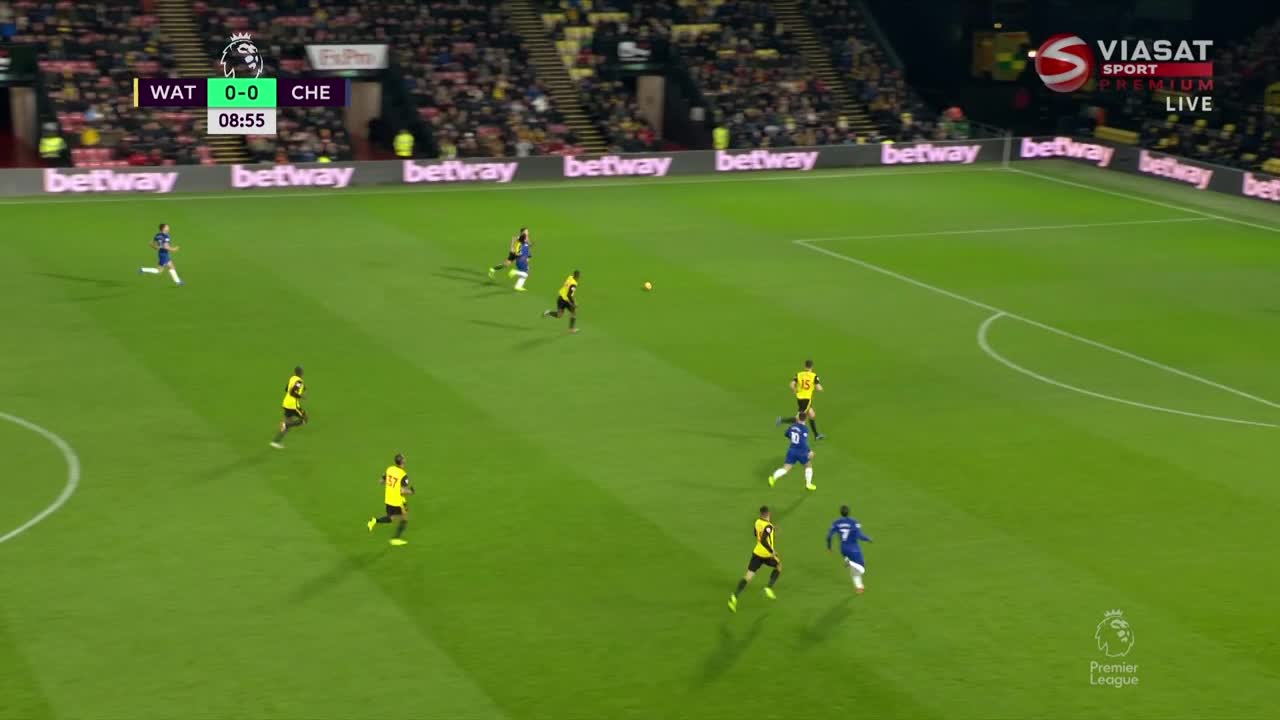 Läskiga bilderna – får lämna arenan med syrgas