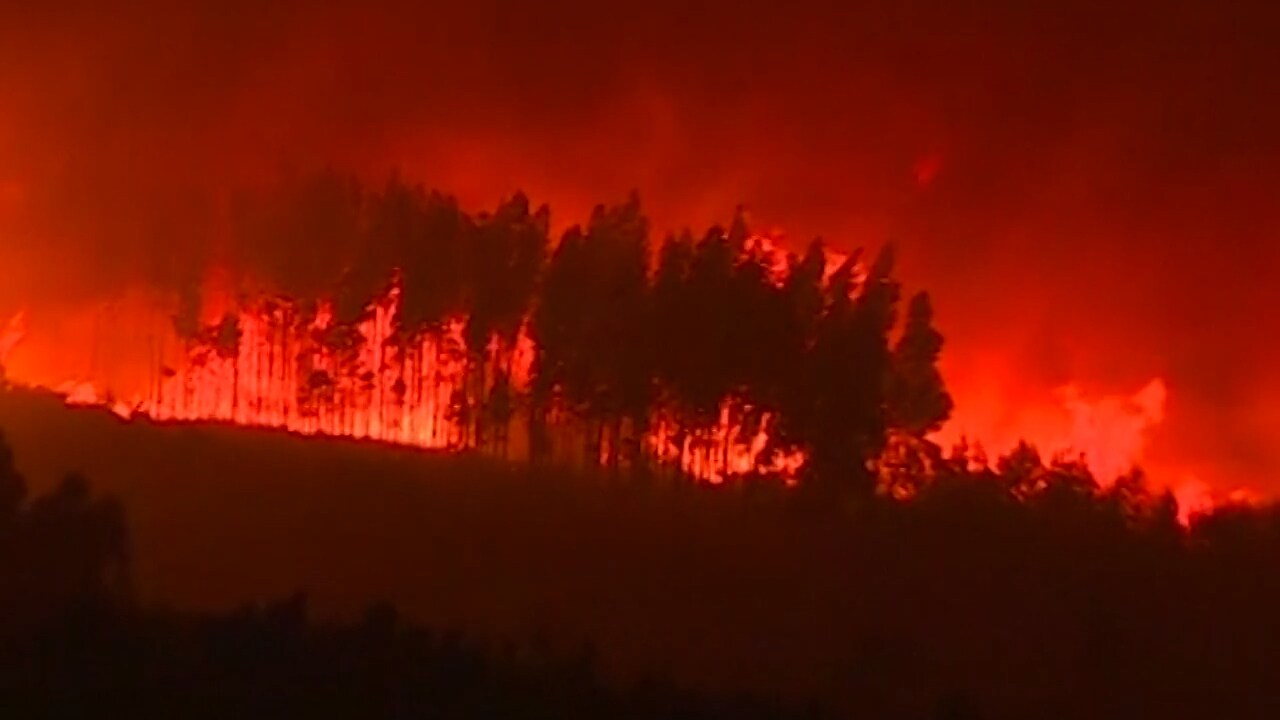Enorma skogsbränder härjar 20 mil utanför Lissabon