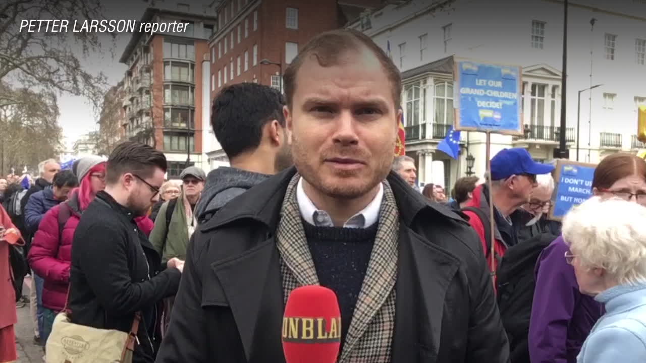 Aftonbladets Petter Larsson från demonstrationerna i London