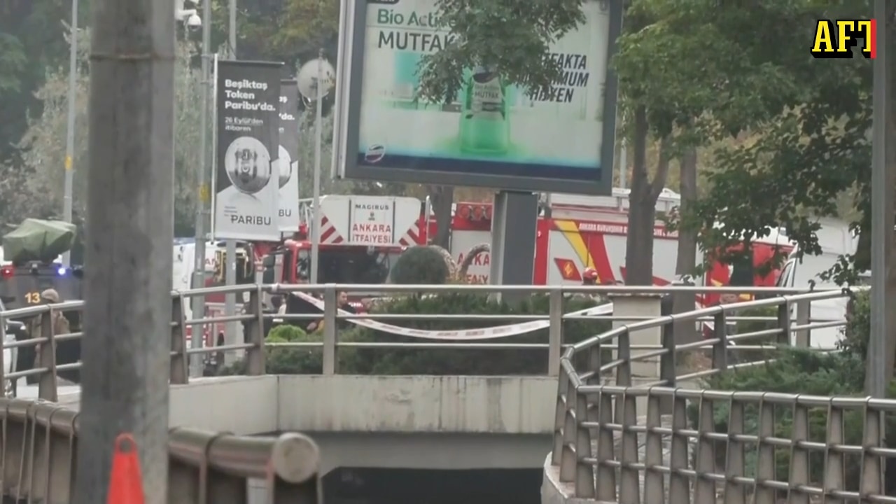 Här exploderar byggnaden i Turkiet