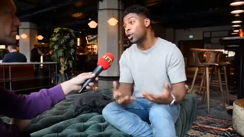 Bilden som startade ryktet om John Lundvik