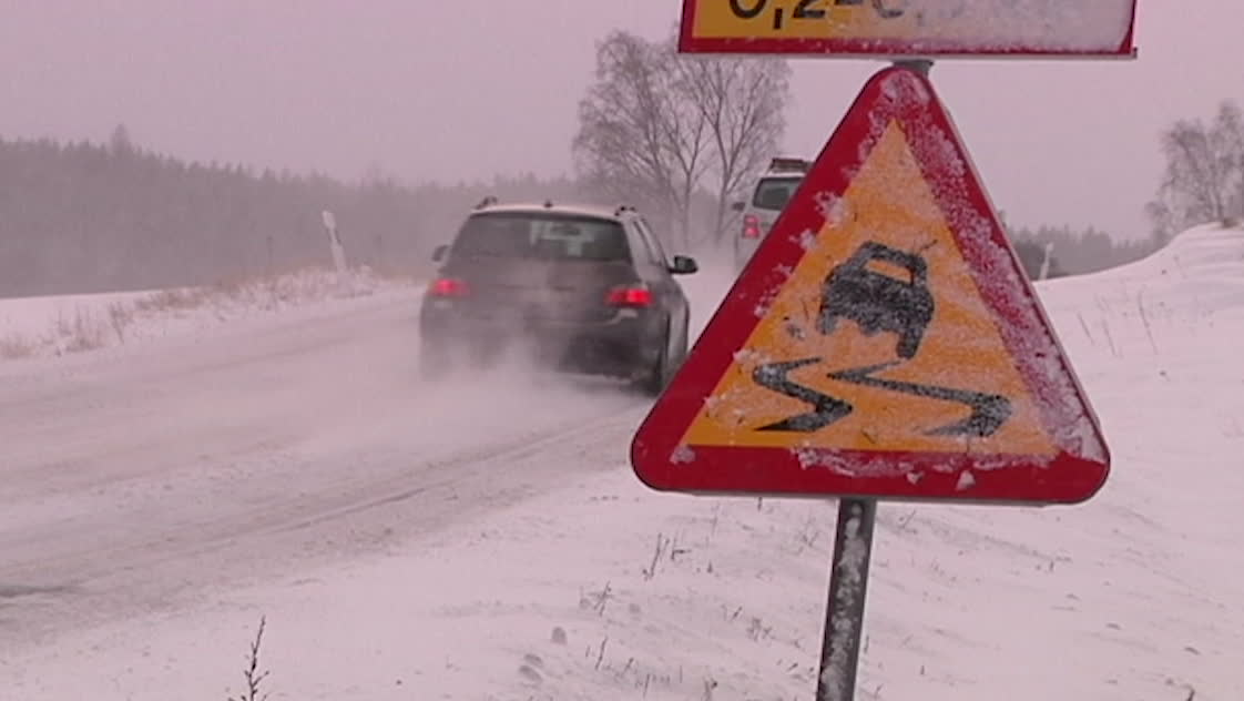 Blixthalka på vägarna