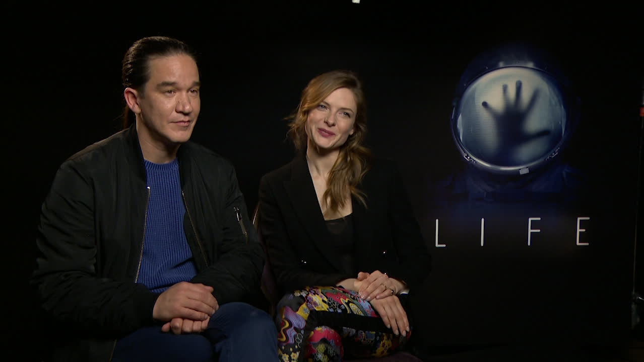 Se intervjun med Daniel Espinosa och Rebecca Ferguso