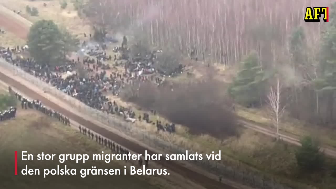 Här gör sig hundratals migranter redo för att korsa polska gränsen