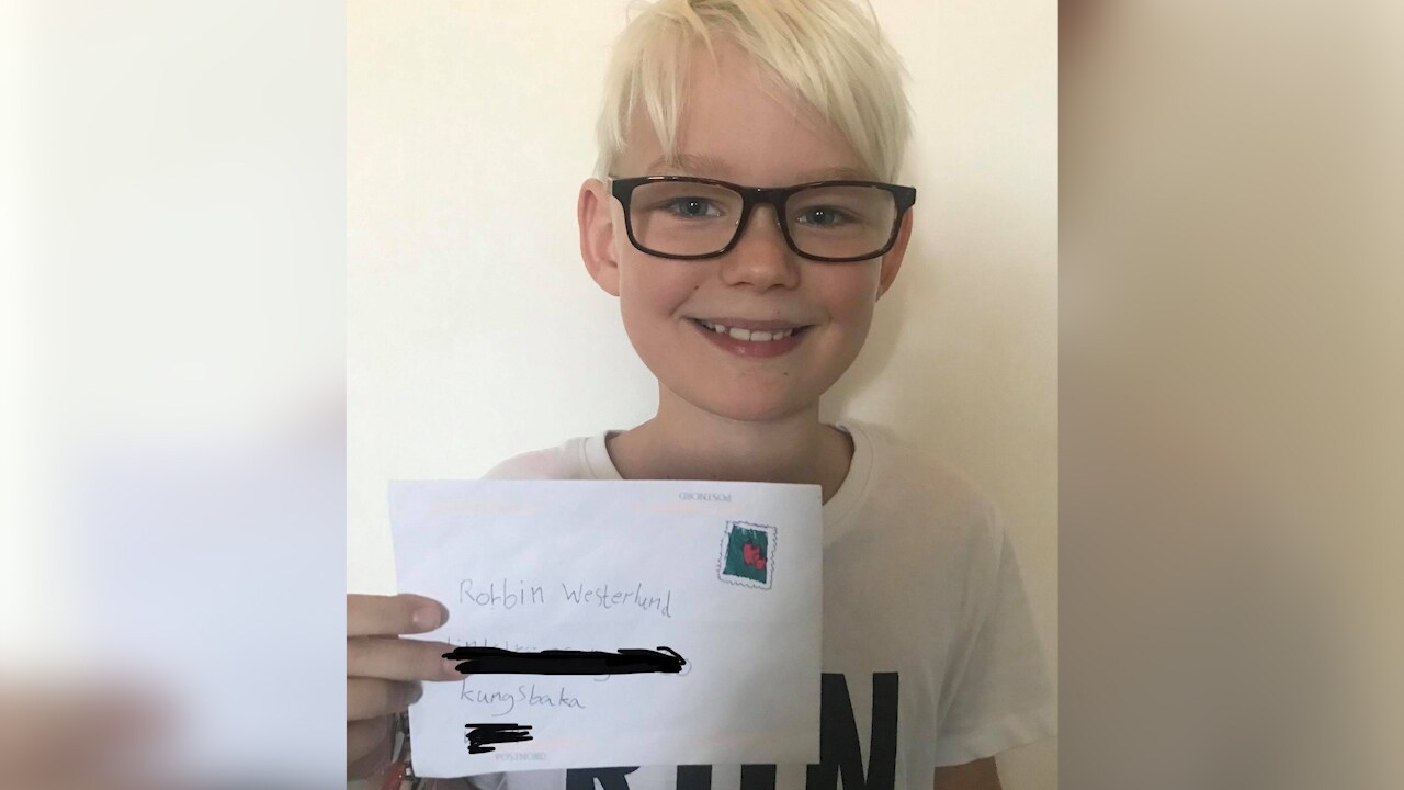 Elvin skickade brev med egenmålat frimärke