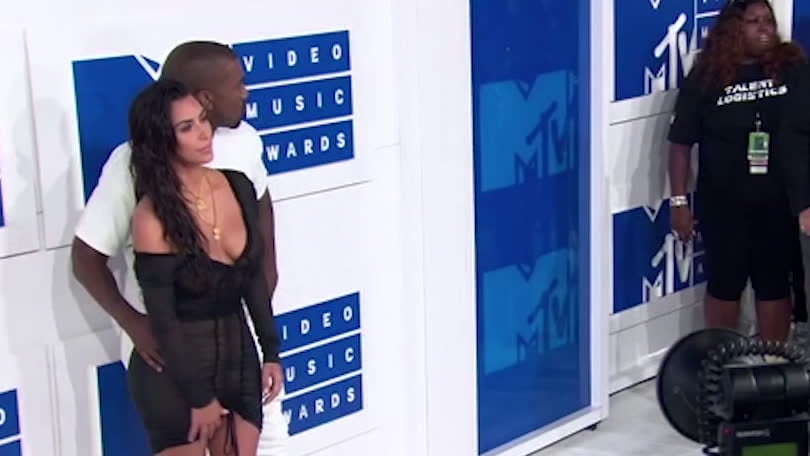 Kändiseliten skänker miljoner till offren för orkanen "Harvey"