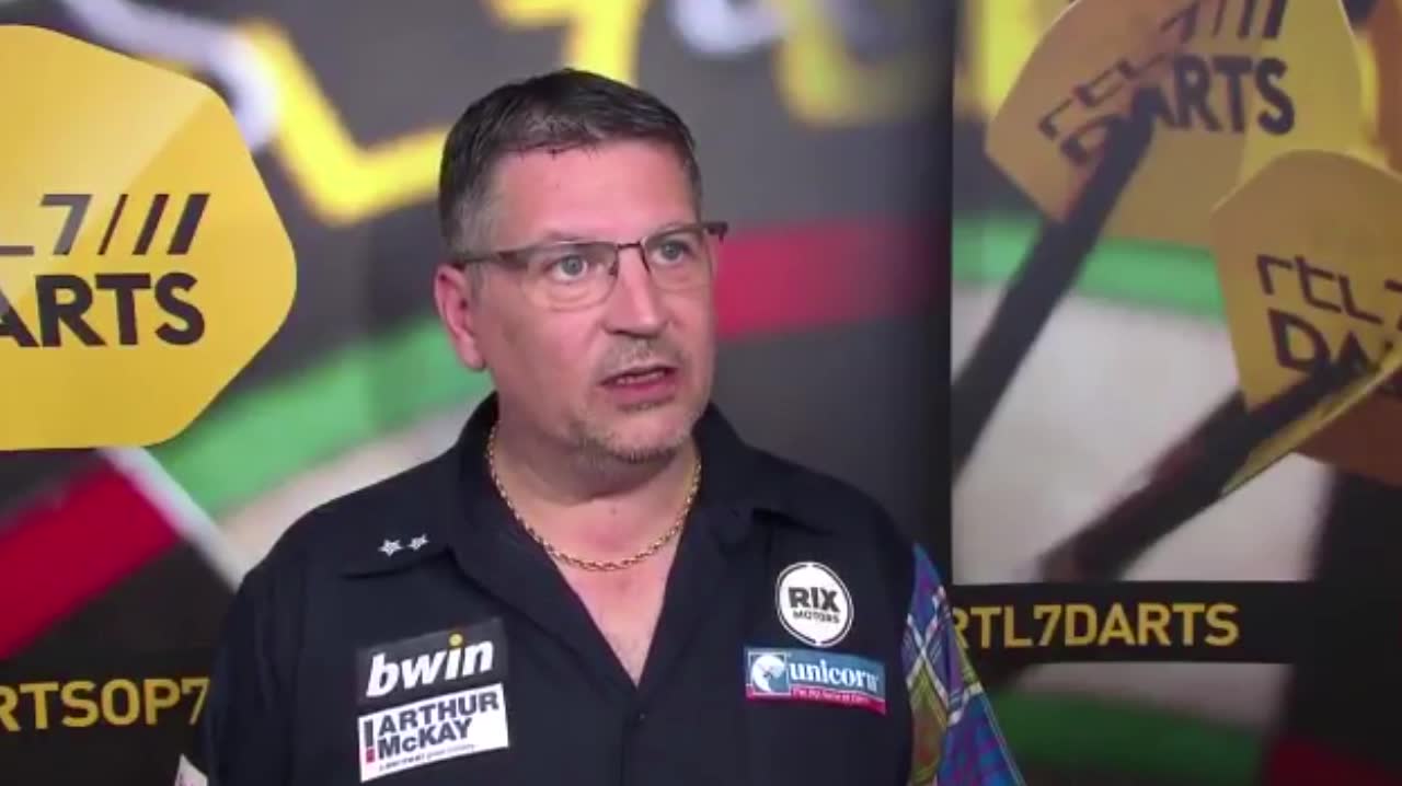 ”Han pruttade, det luktade ruttna ägg på scenen”