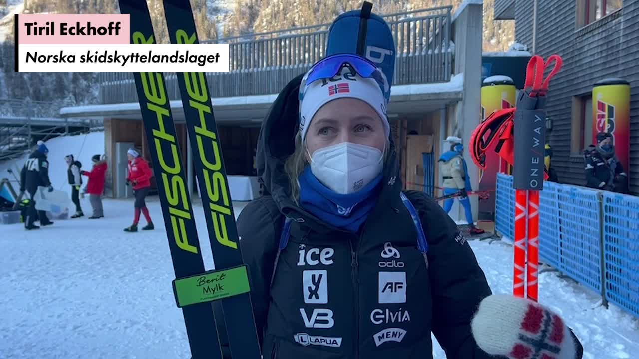 Här visar Tiril Eckhoff upp förlovningsringen