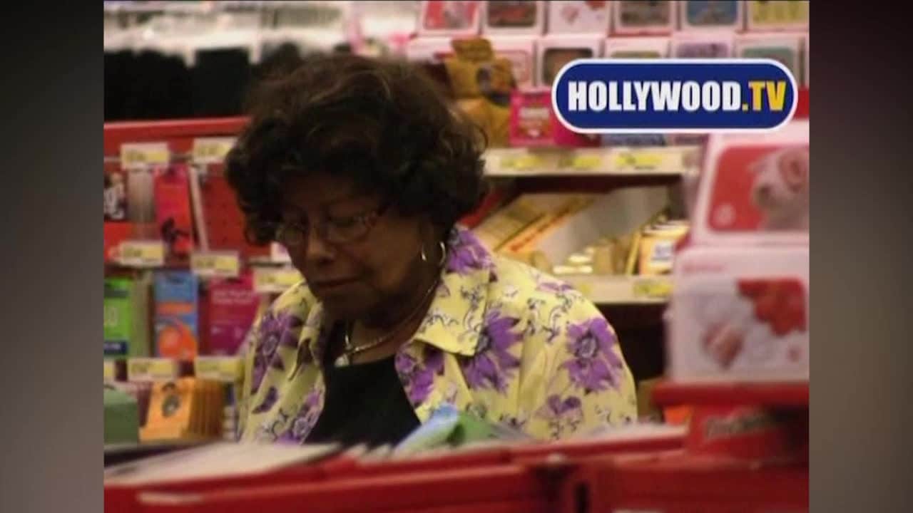 Michael Jacksons mamma anklagar släkting