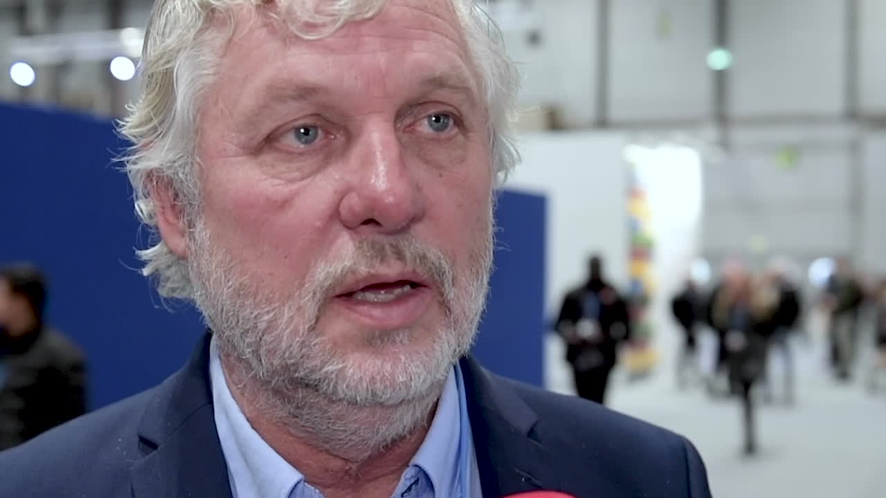 Peter Eriksson (MP) kräver att pressen ökar på Kina