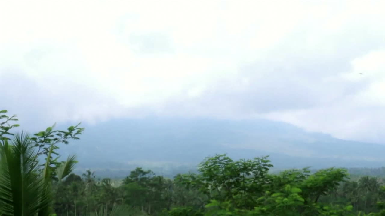 Vulkanvarningar får en kvarts miljon att evakuera