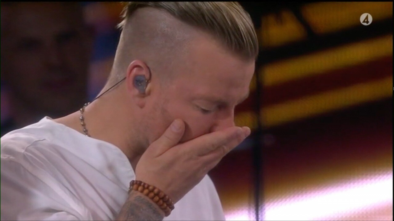 Här fäller Casper Janebrink en tår – efter succén