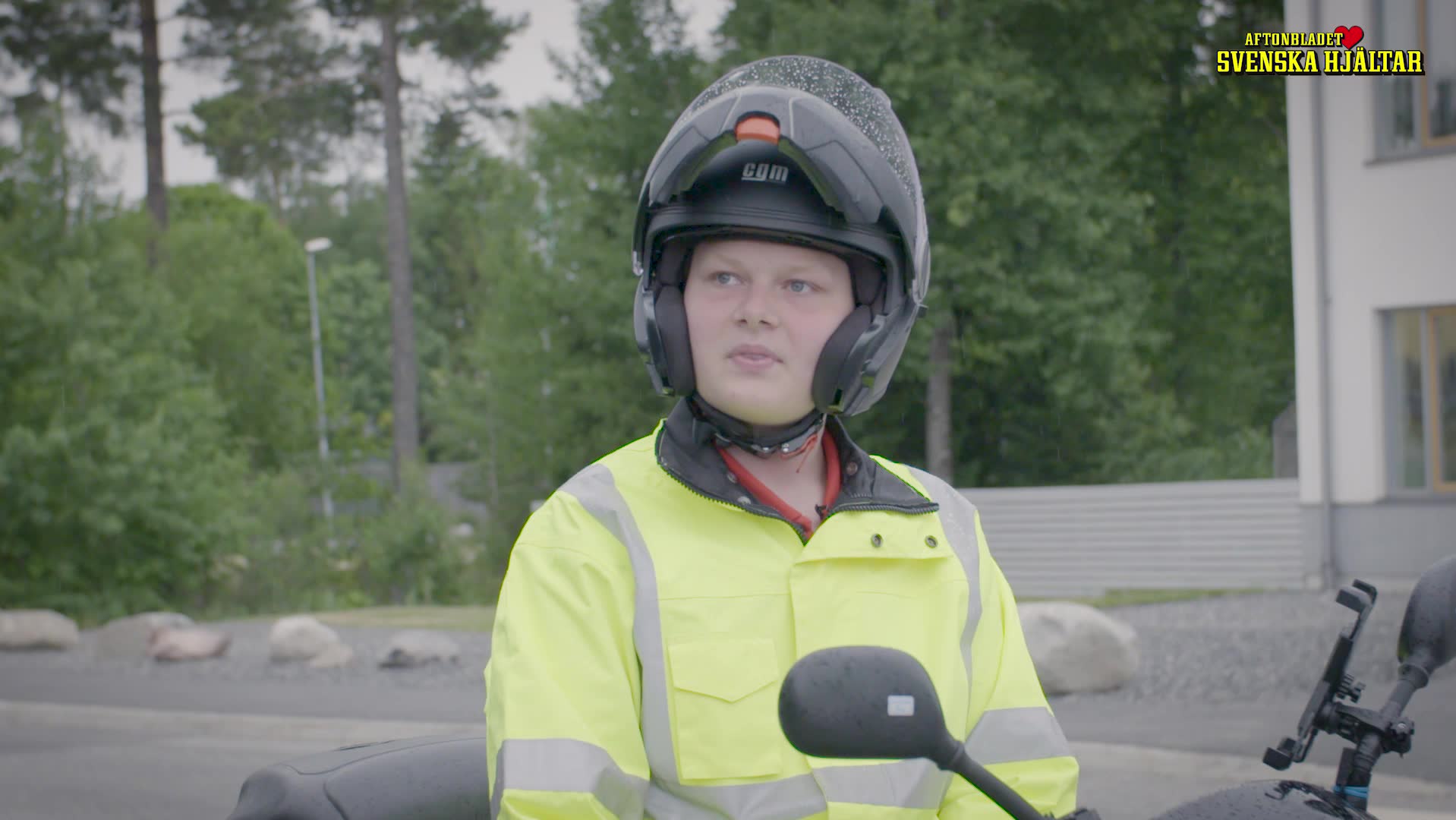 Gustav, 15, är ideell vakt i kyrkbyn