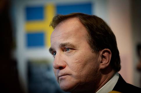 Pressad Löfven besökte flyktingboenden