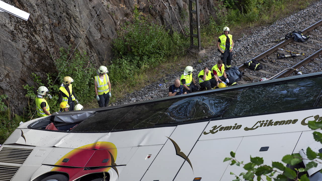 Bussolycka i Finland - tre svenskar omkomna