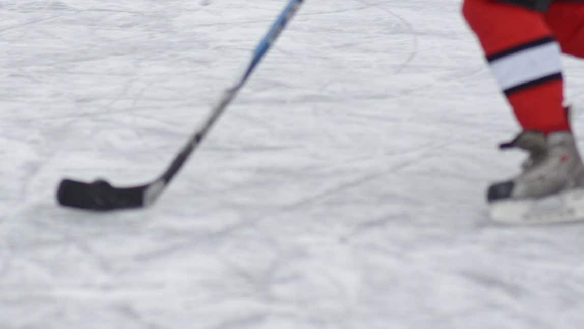 Känd hockeyprofil misstänkt för våldsbrott