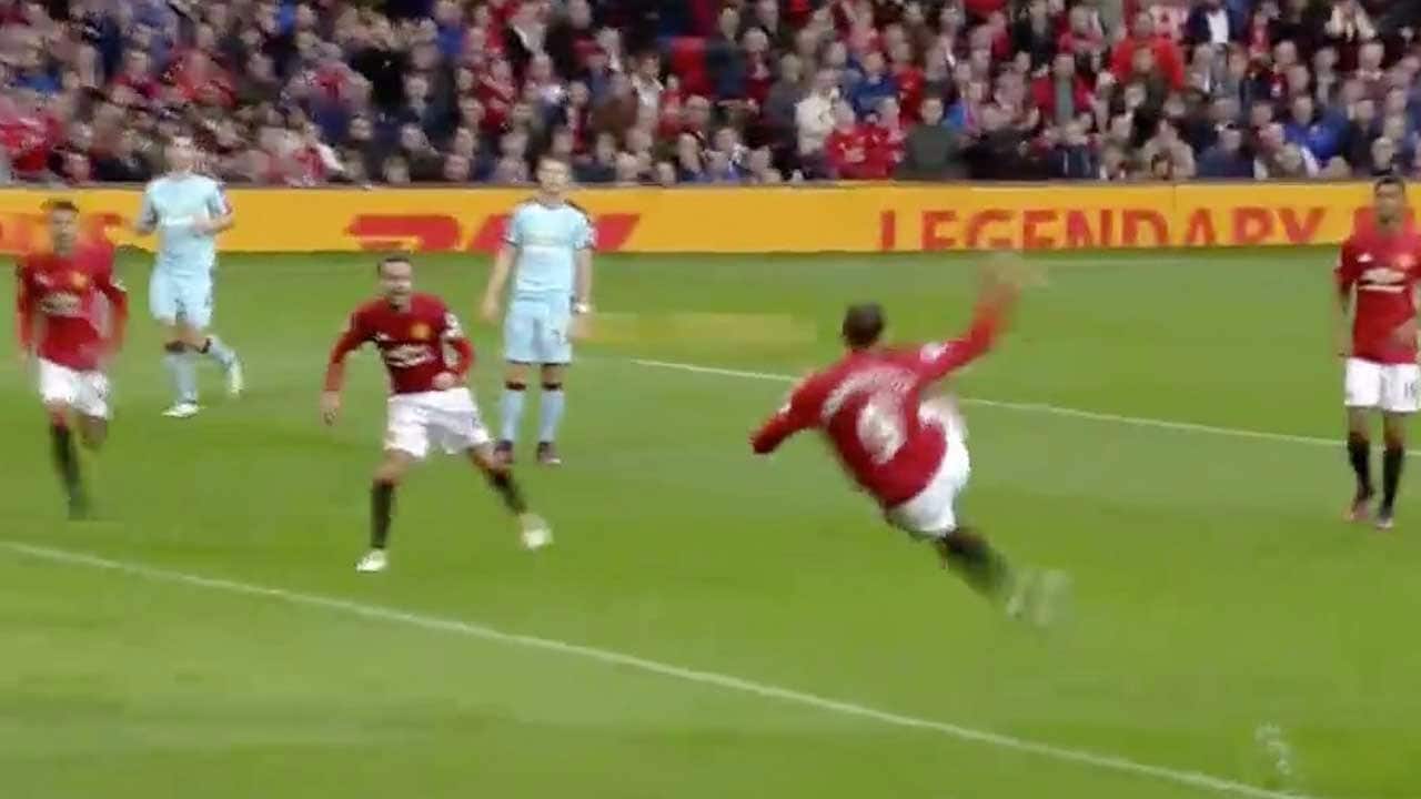 Här skadar Zlatan målvakten med konstspark