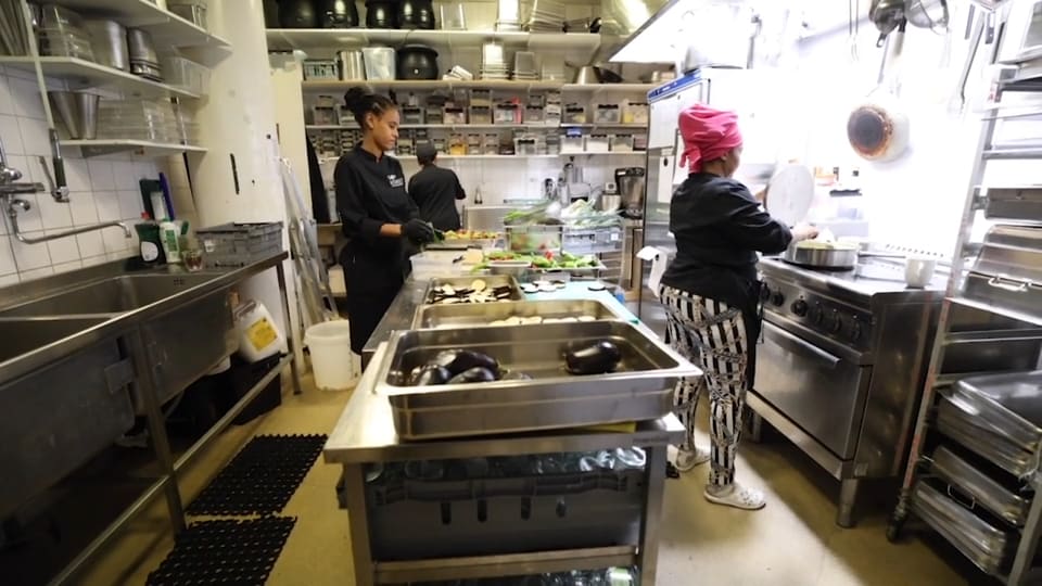 Från sopor till soppor – här hyllas de räddade råvarorna