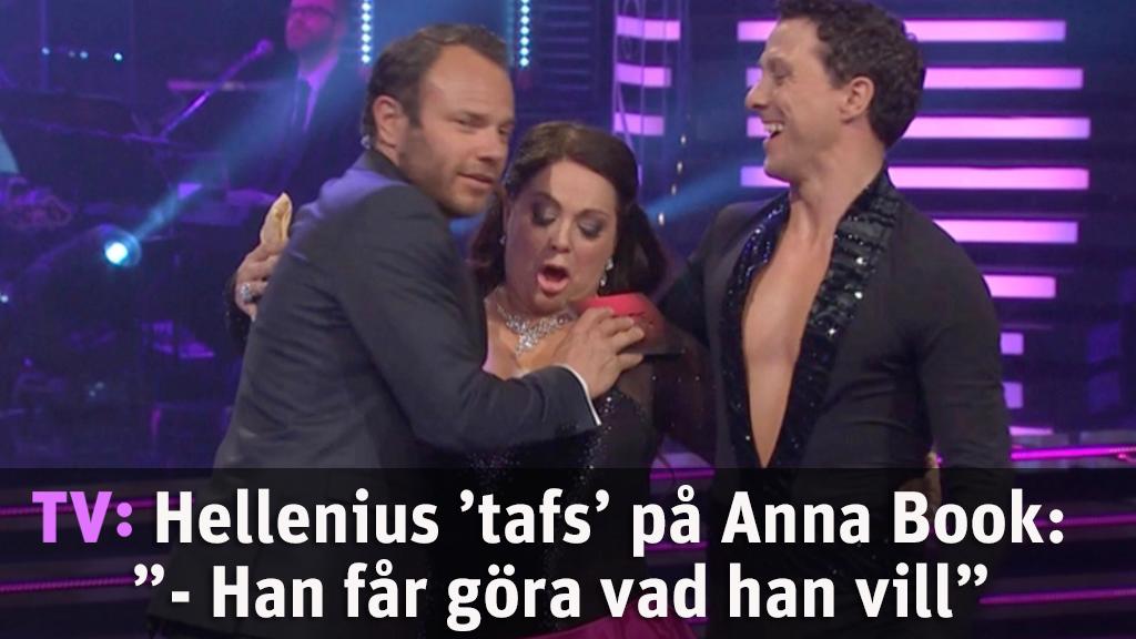 Här "brösttafsar" Hellenius i sändningen av Let's Dance