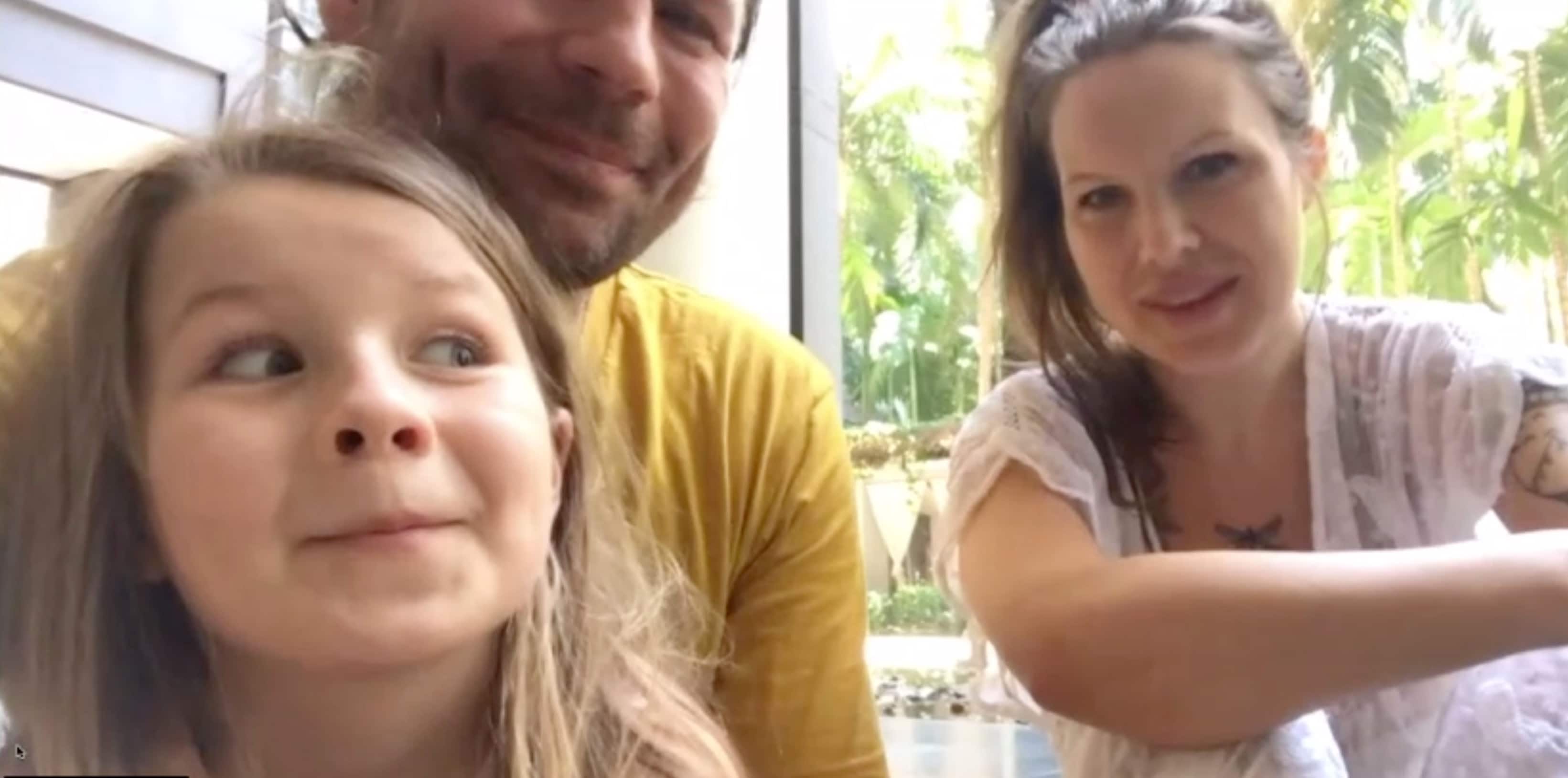 Jorden runt med sex barn - se hela intervjun