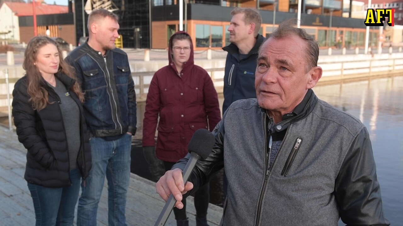 "Vi låg och kramade honom tills ambulansen kom"