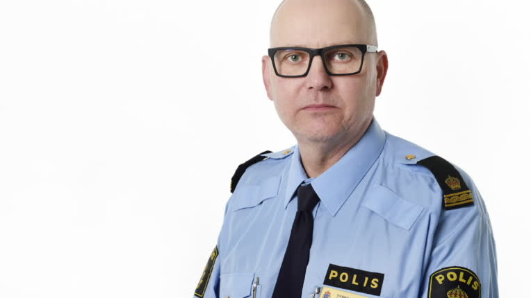 Polisen: ”Mannen är mycket allvarligt skadad”