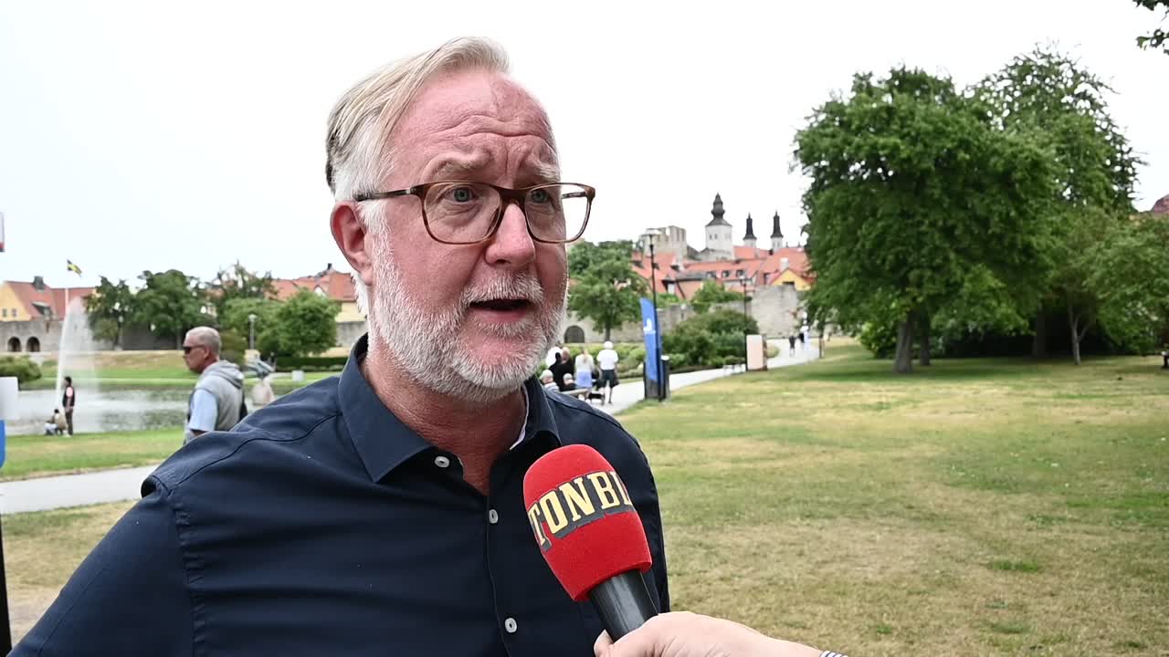 Pehrson (L) om koranbränningarna: "Måste få kritisera i sin fulla kraft"